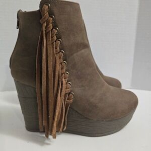 Womens Brown Wedge Ankle Boots Fringed Rear Zip Boho Festival Size 6.5 FLAW